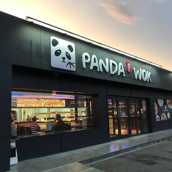 Façade Panda Wok au crépuscule, route de Chenaz